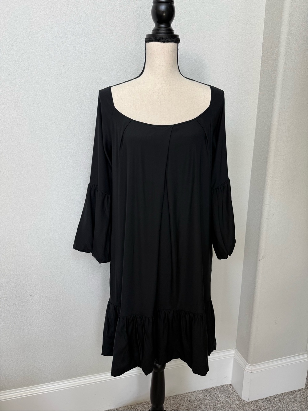 Diane Von Furstenberg Black Scoop Neck Bubble Long Sleeve Dress